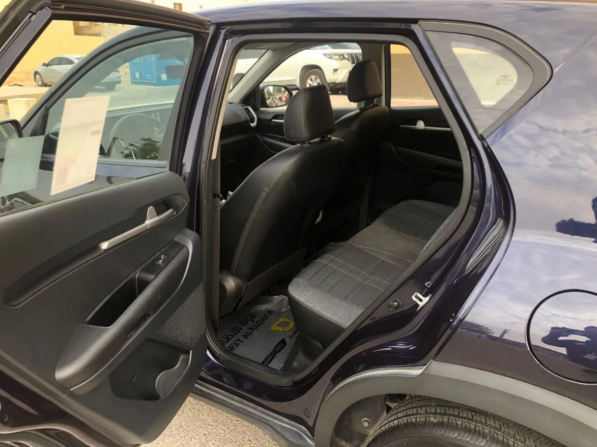 Car image 12