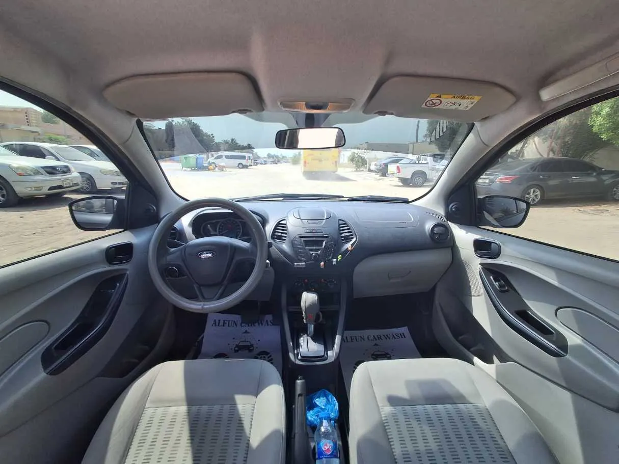 Car image 14