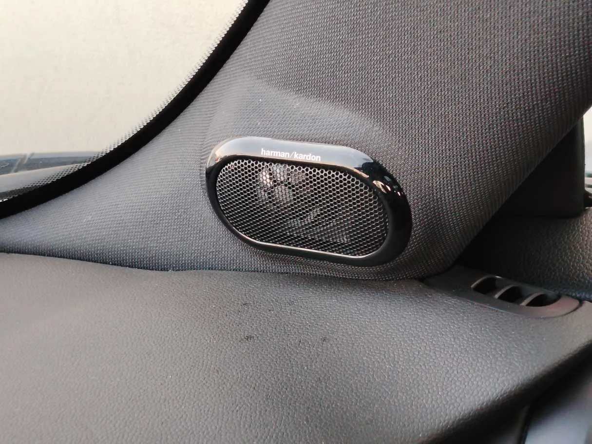 Car image 25