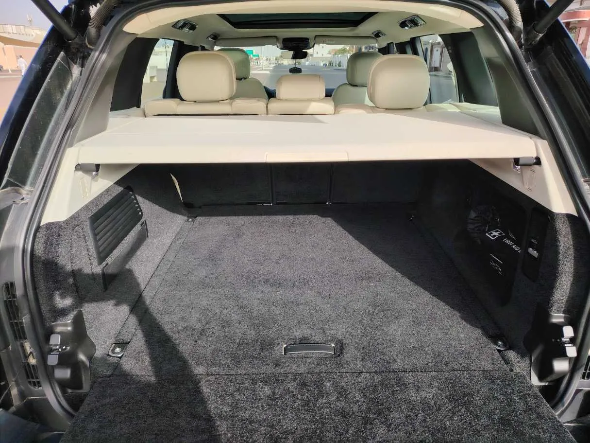 Car image 25