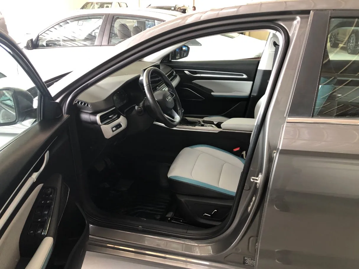 Car image 6