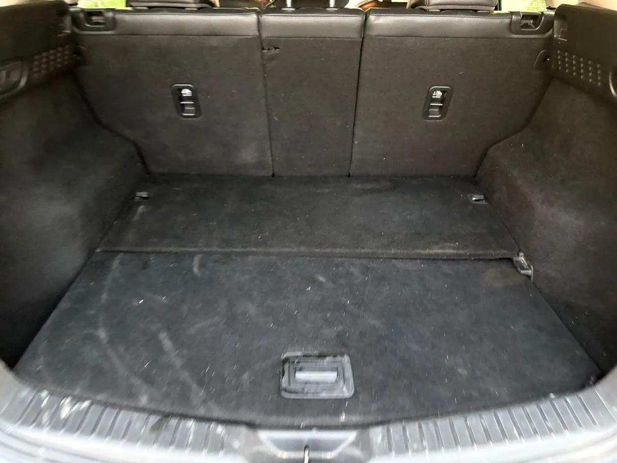 Car image 25