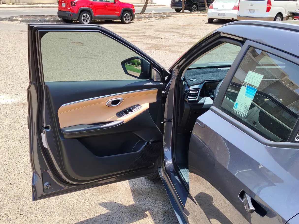 Car image 11