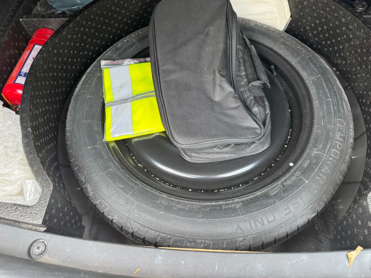 Car image 20