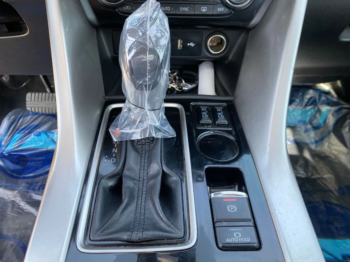 Car image 18