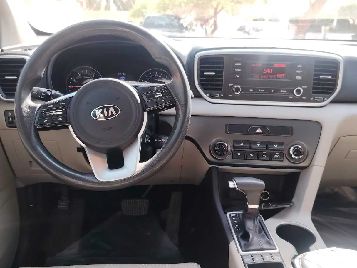 Car image 18
