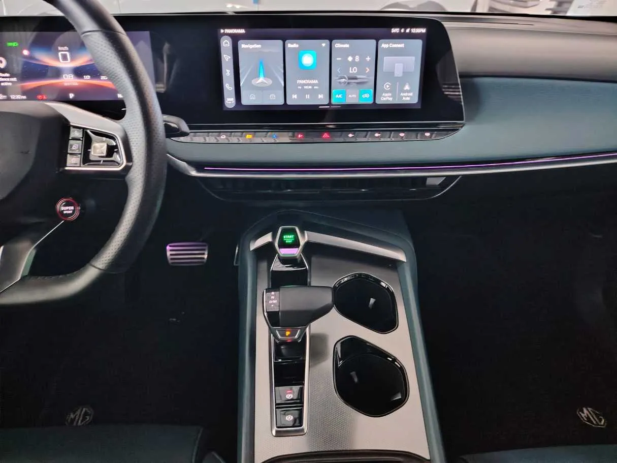 Car image 26