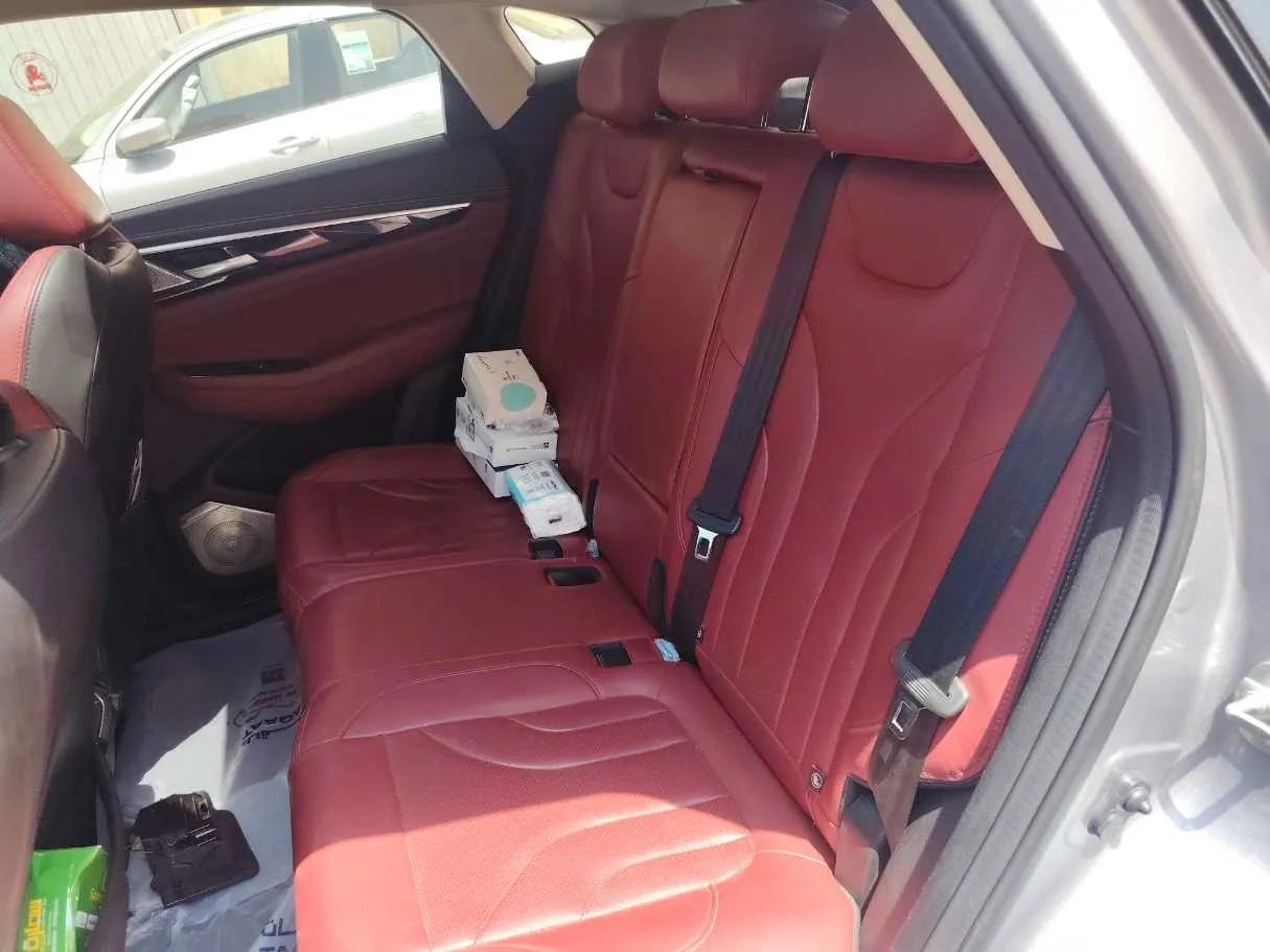 Car image 16