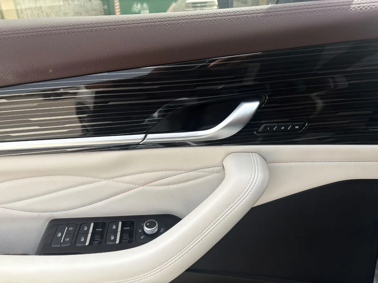 Car image 26