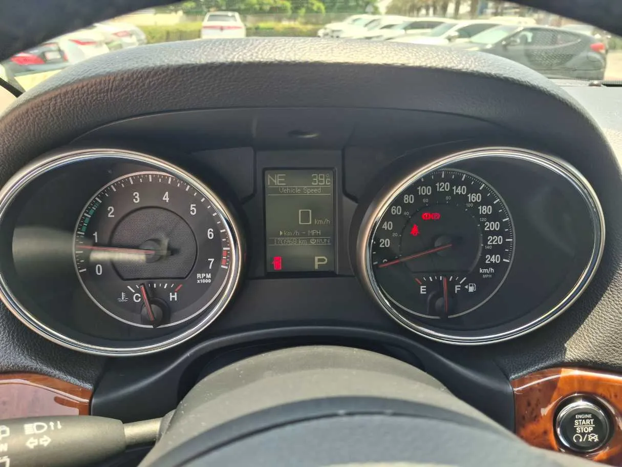 Car image 17