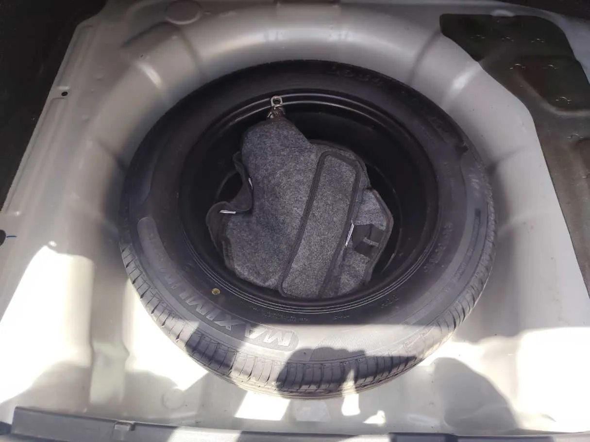 Car image 30