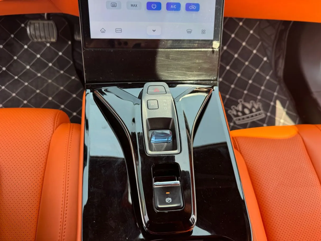 Car image 15