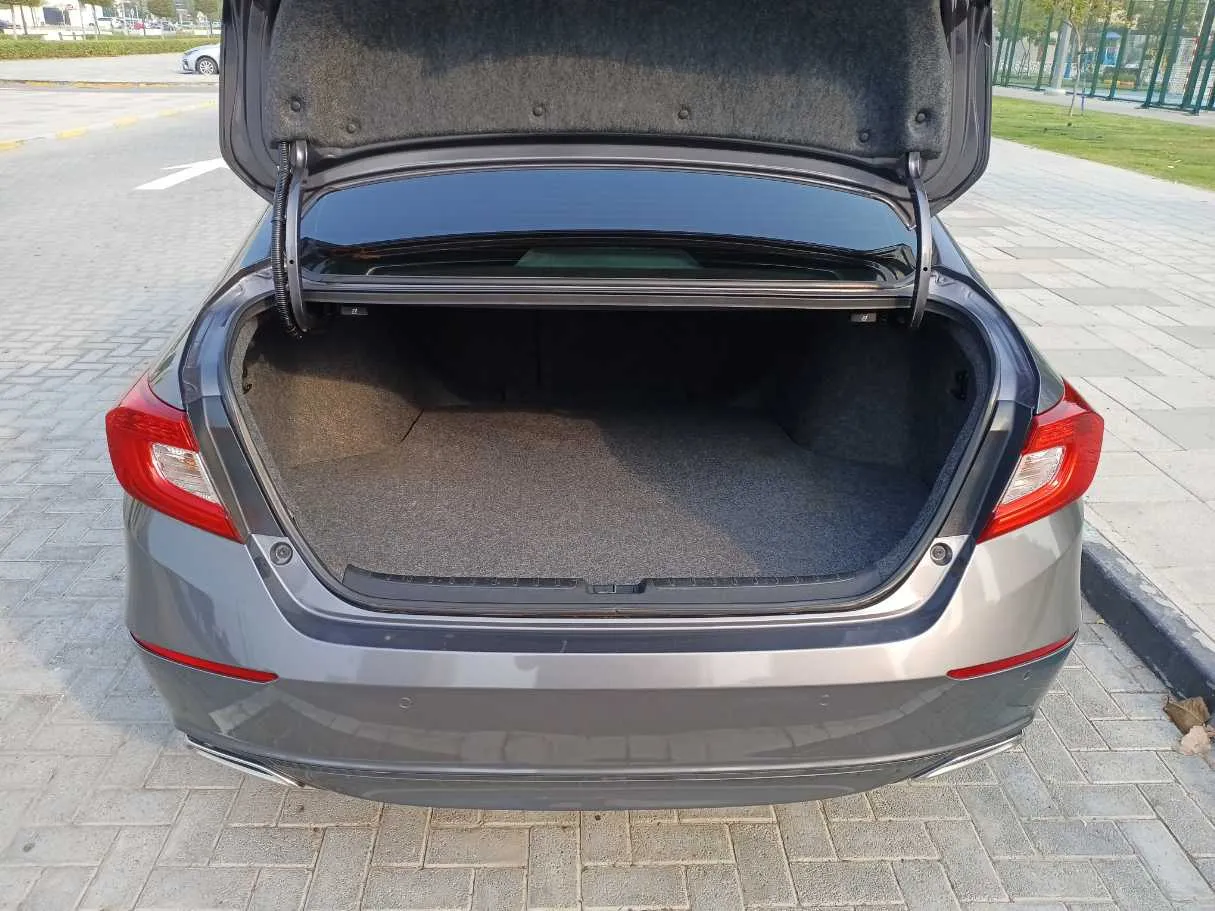 Car image 19