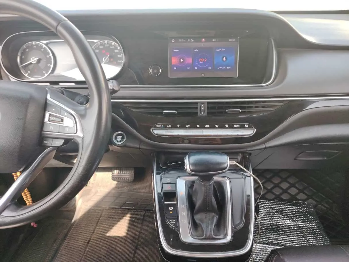 Car image 19