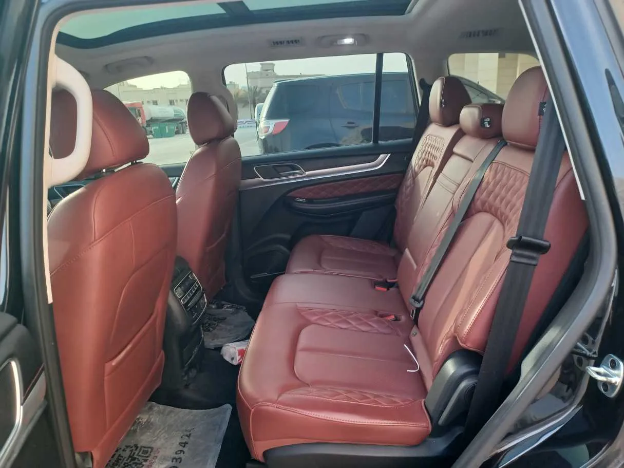 Car image 14