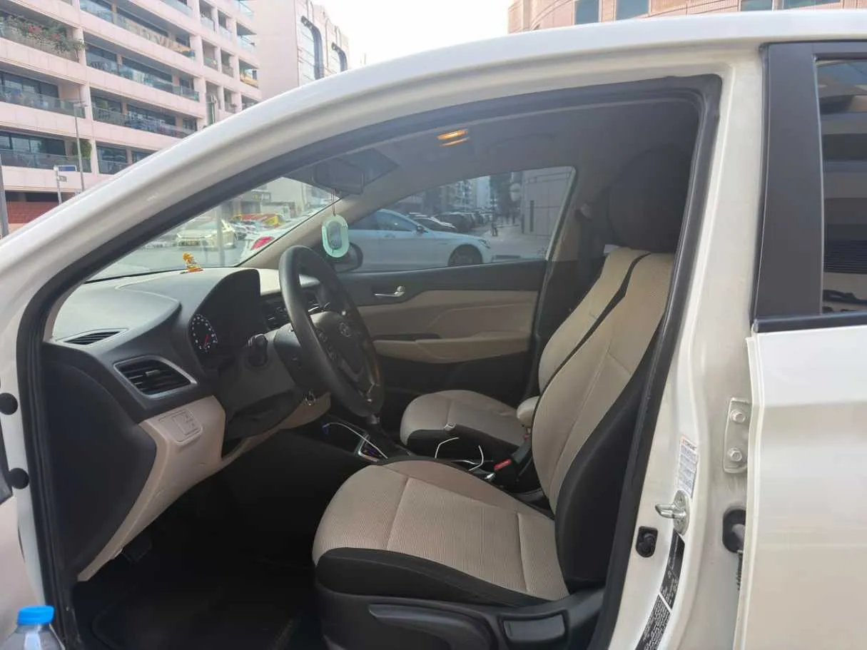 Car image 8