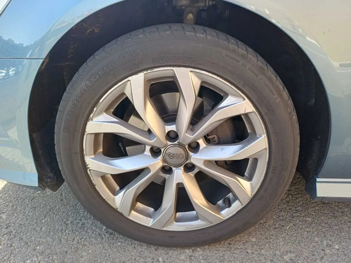 Car image 9
