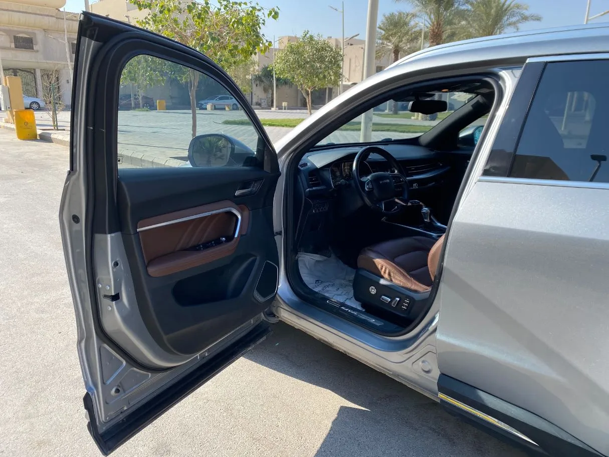 Car image 10
