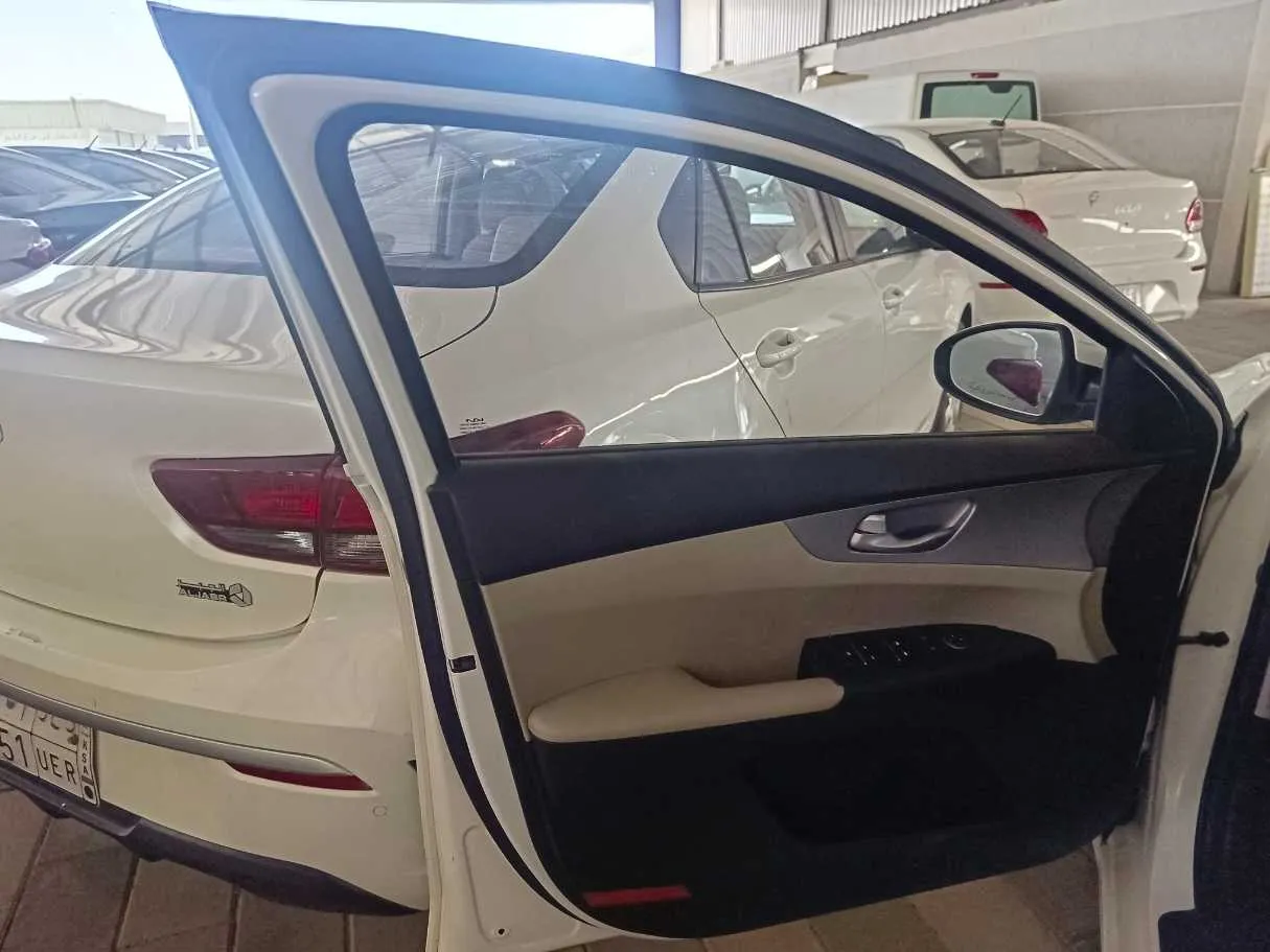 Car image 8