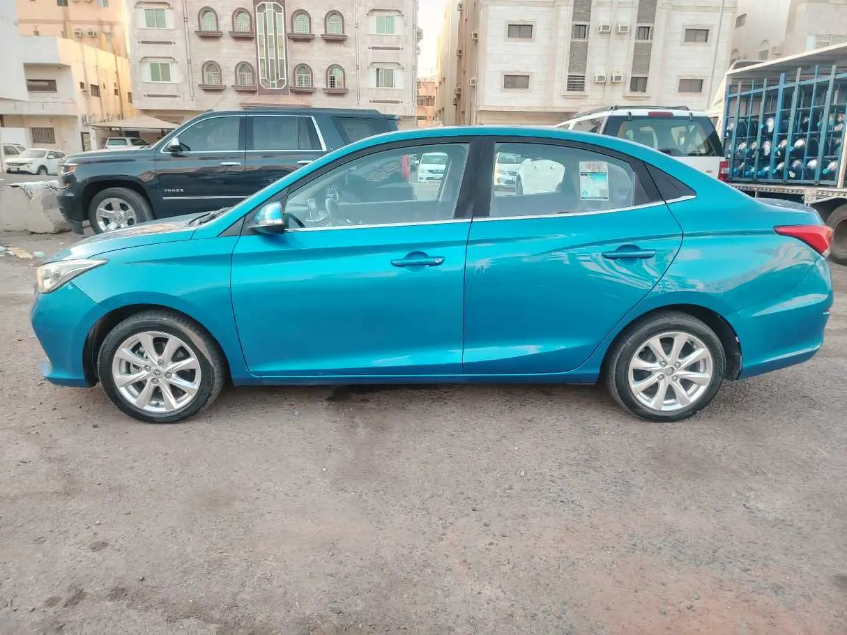 Car image 8