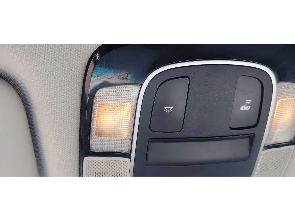 Car image 26
