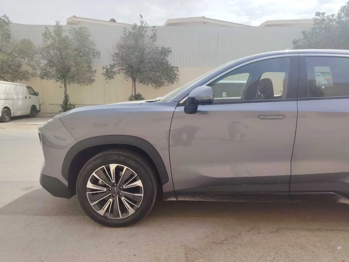 Car image 9