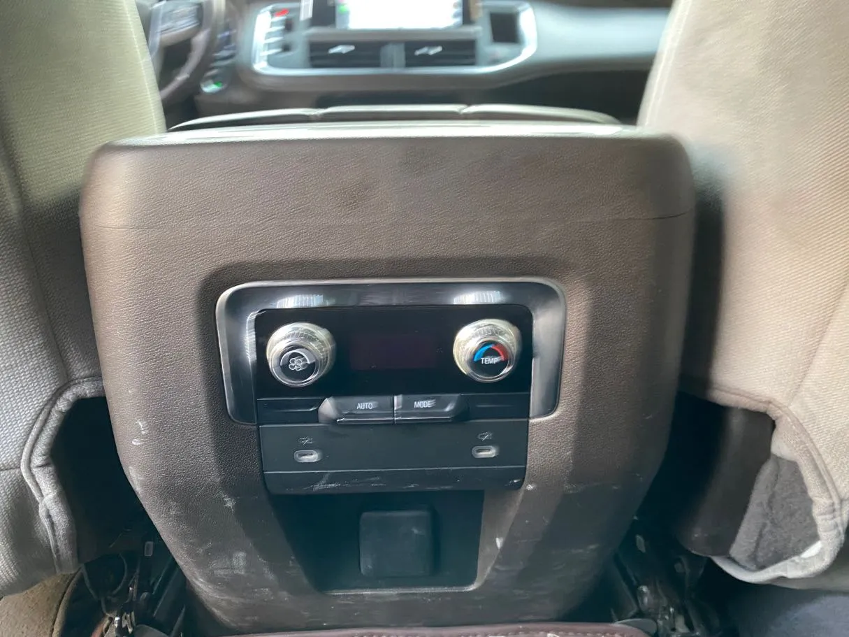 Car image 27