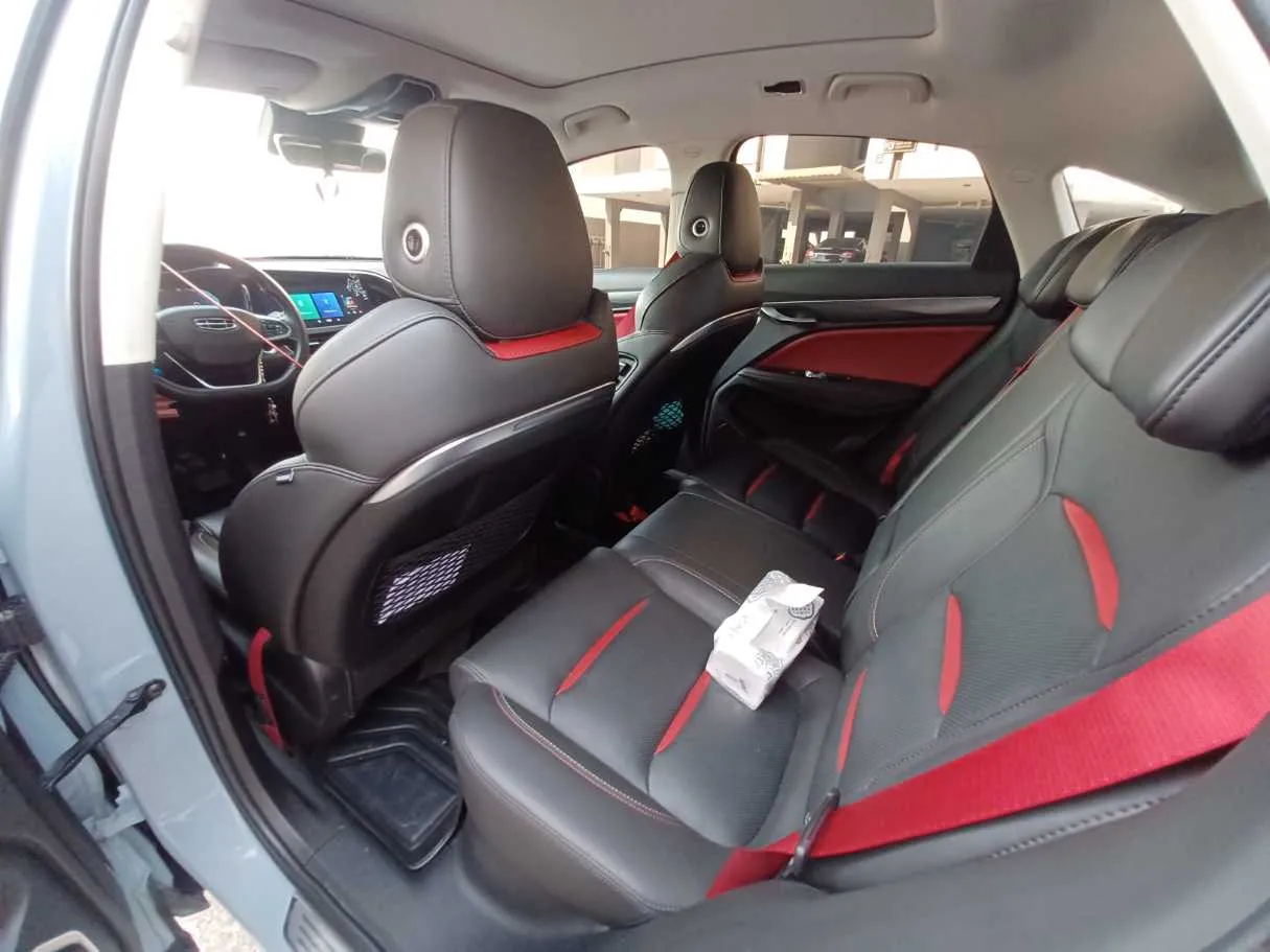 Car image 12