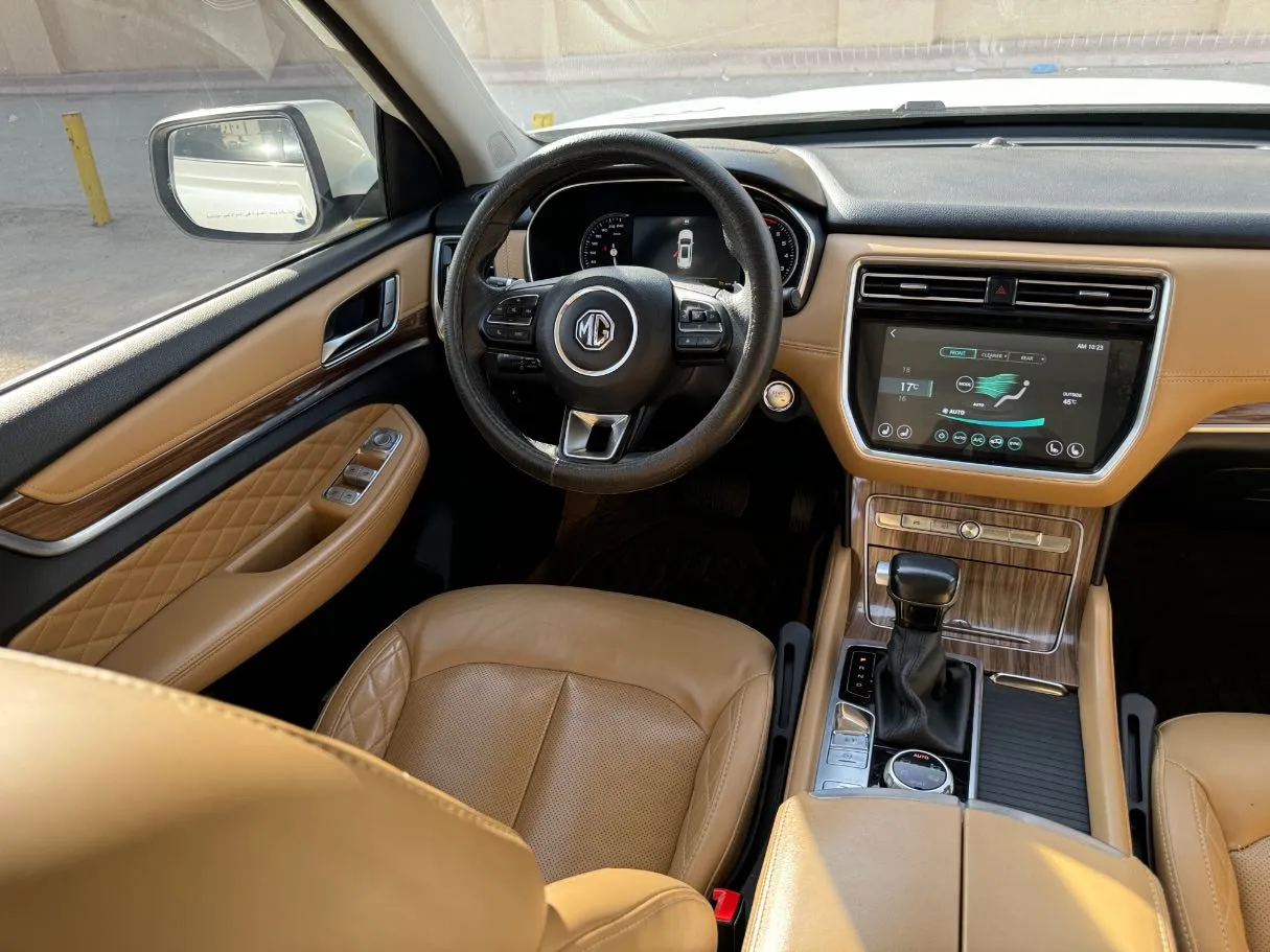 Car image 19