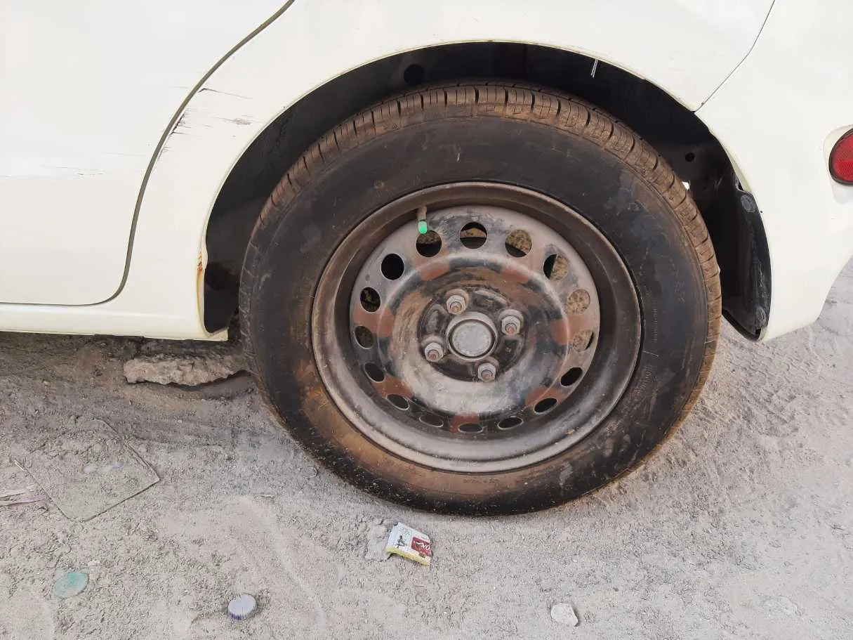 Car image 9