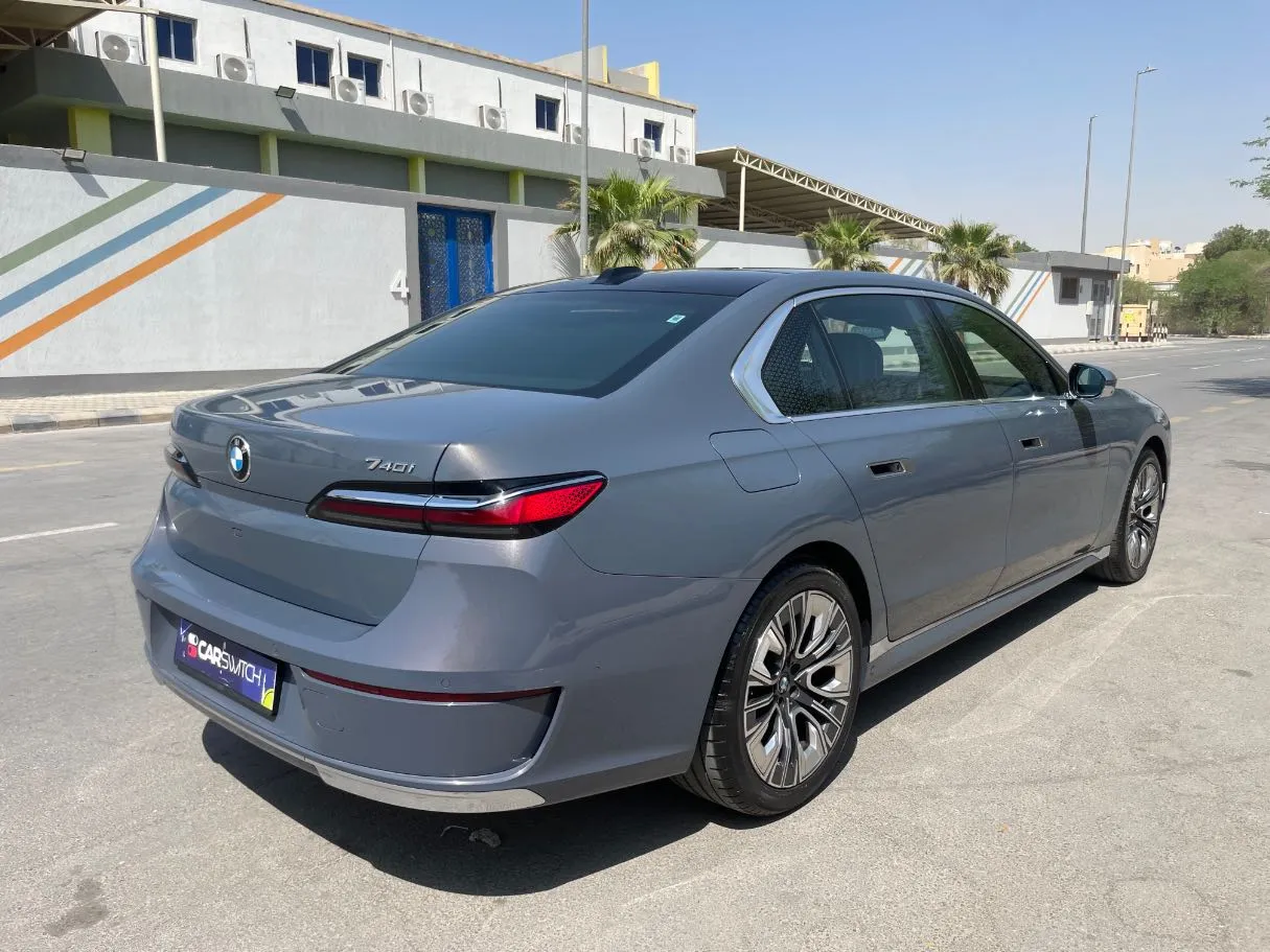 Car image 5