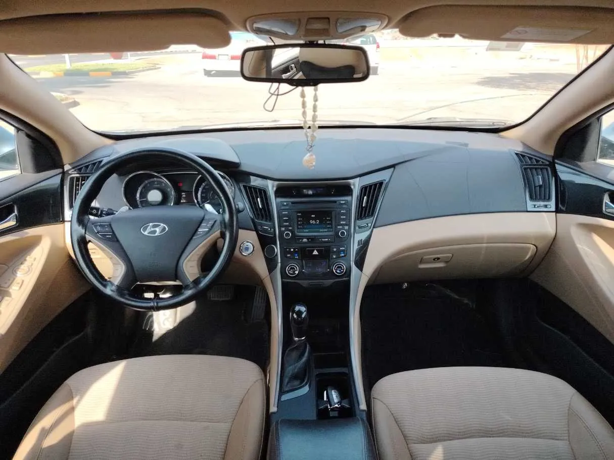 Car image 19