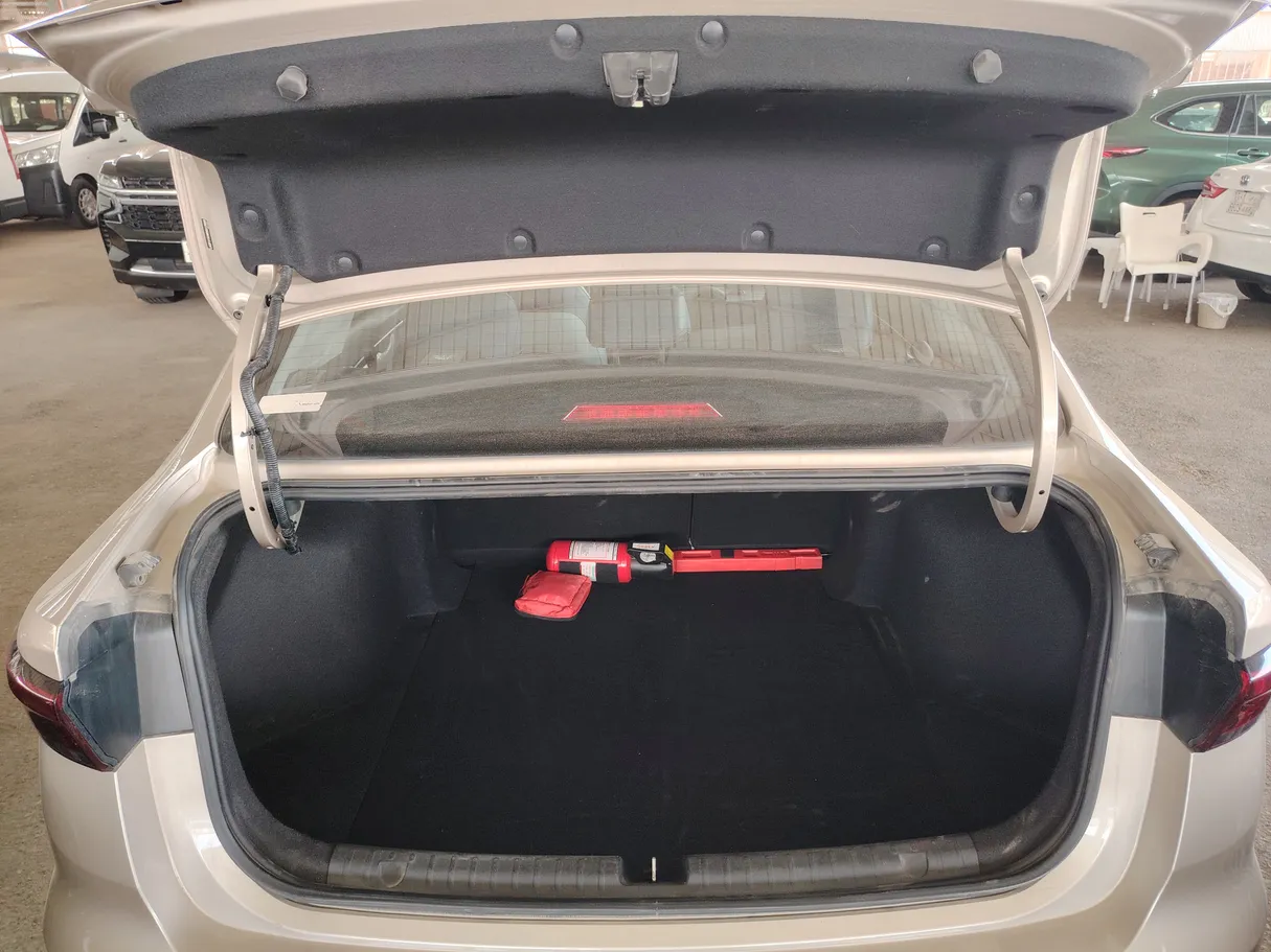 Car image 30