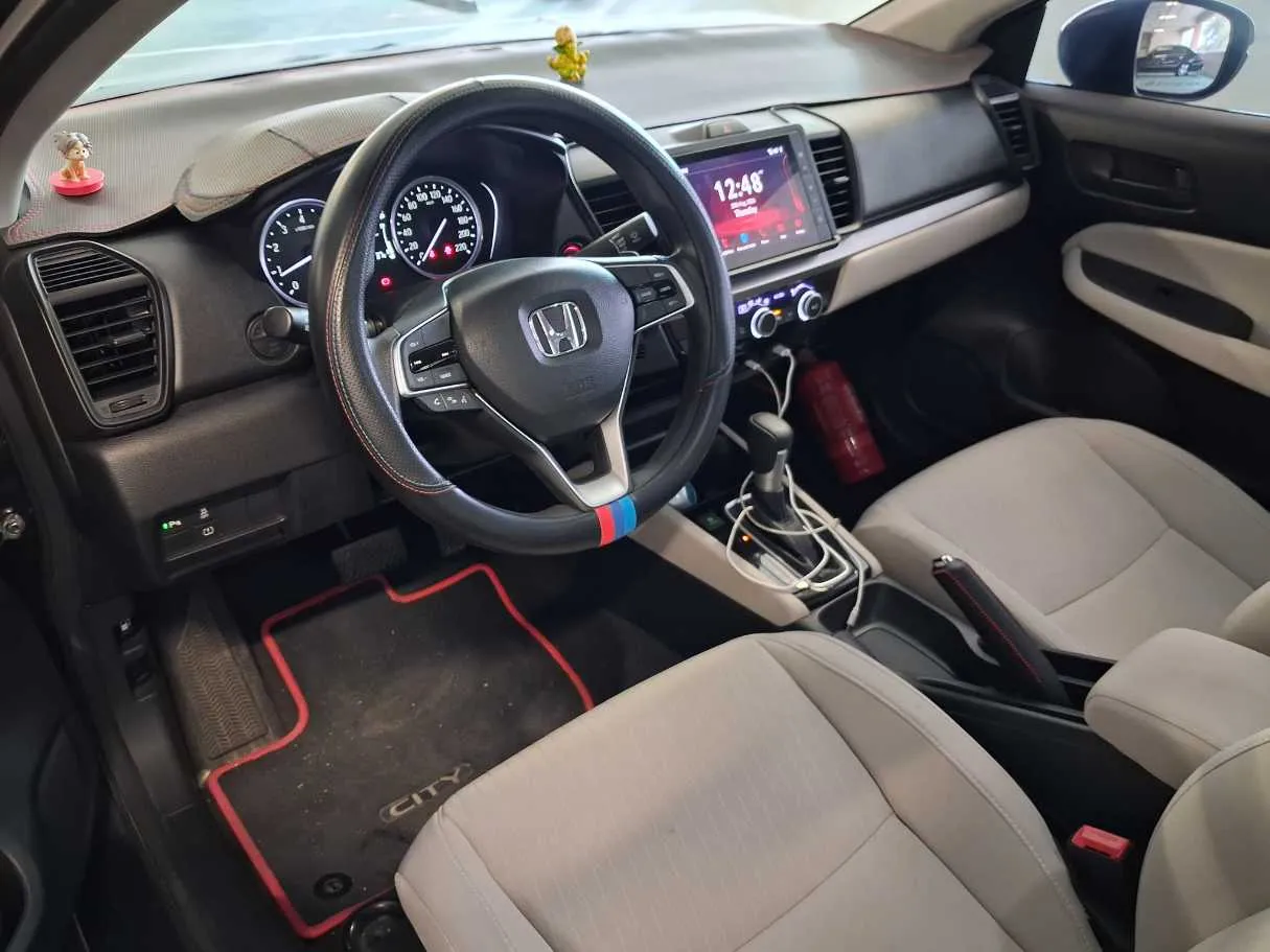Car image 11