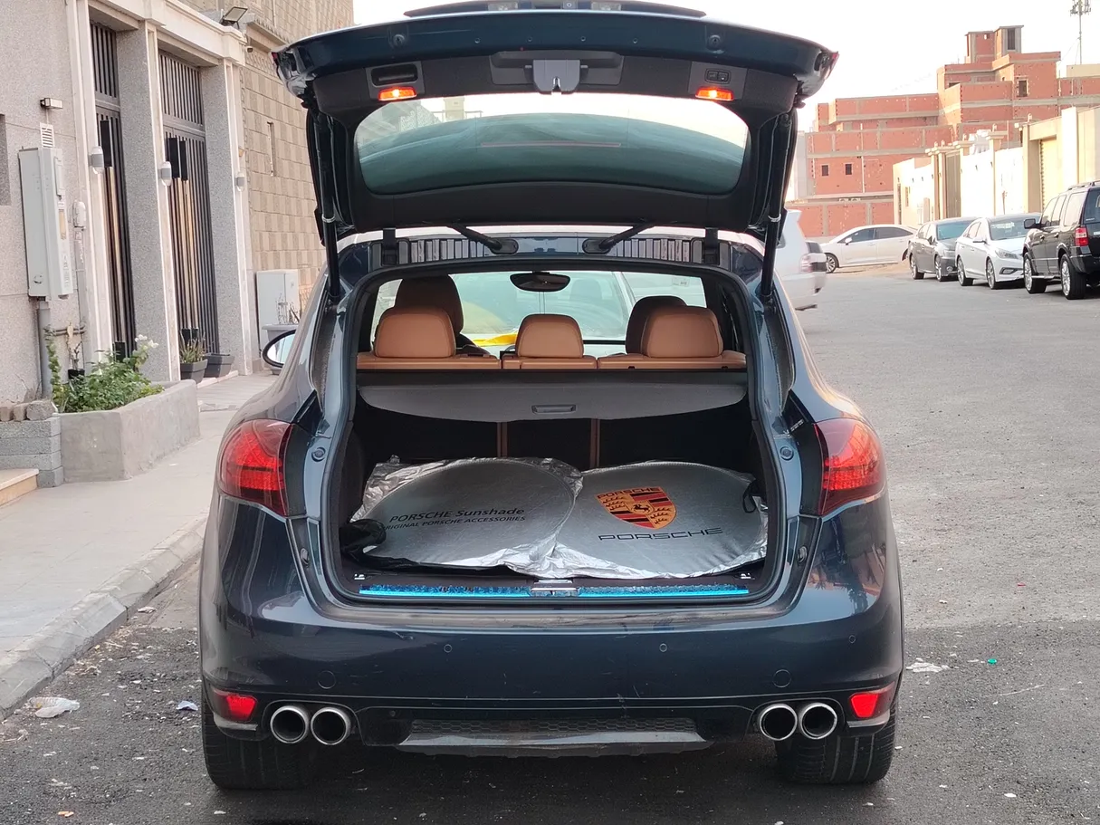 Car image 27