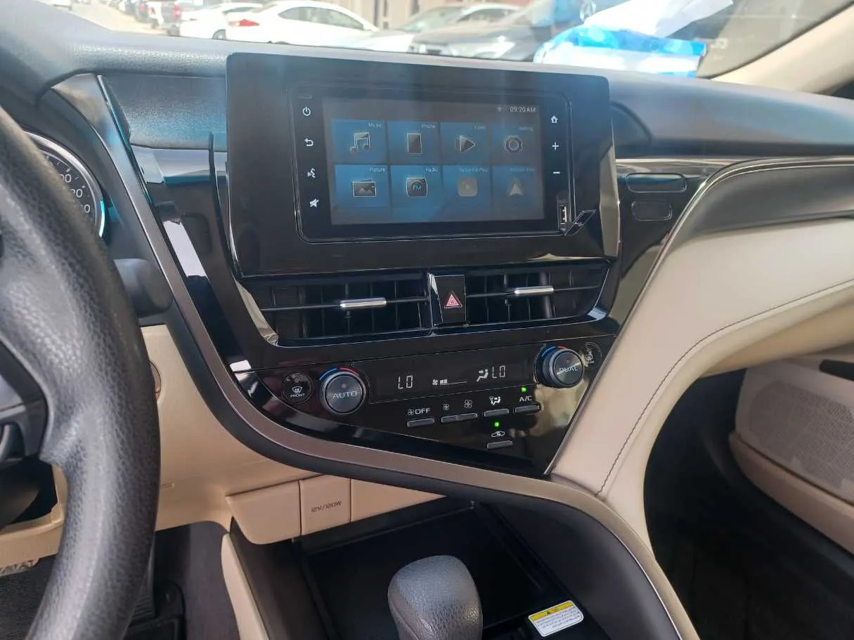 Car image 18
