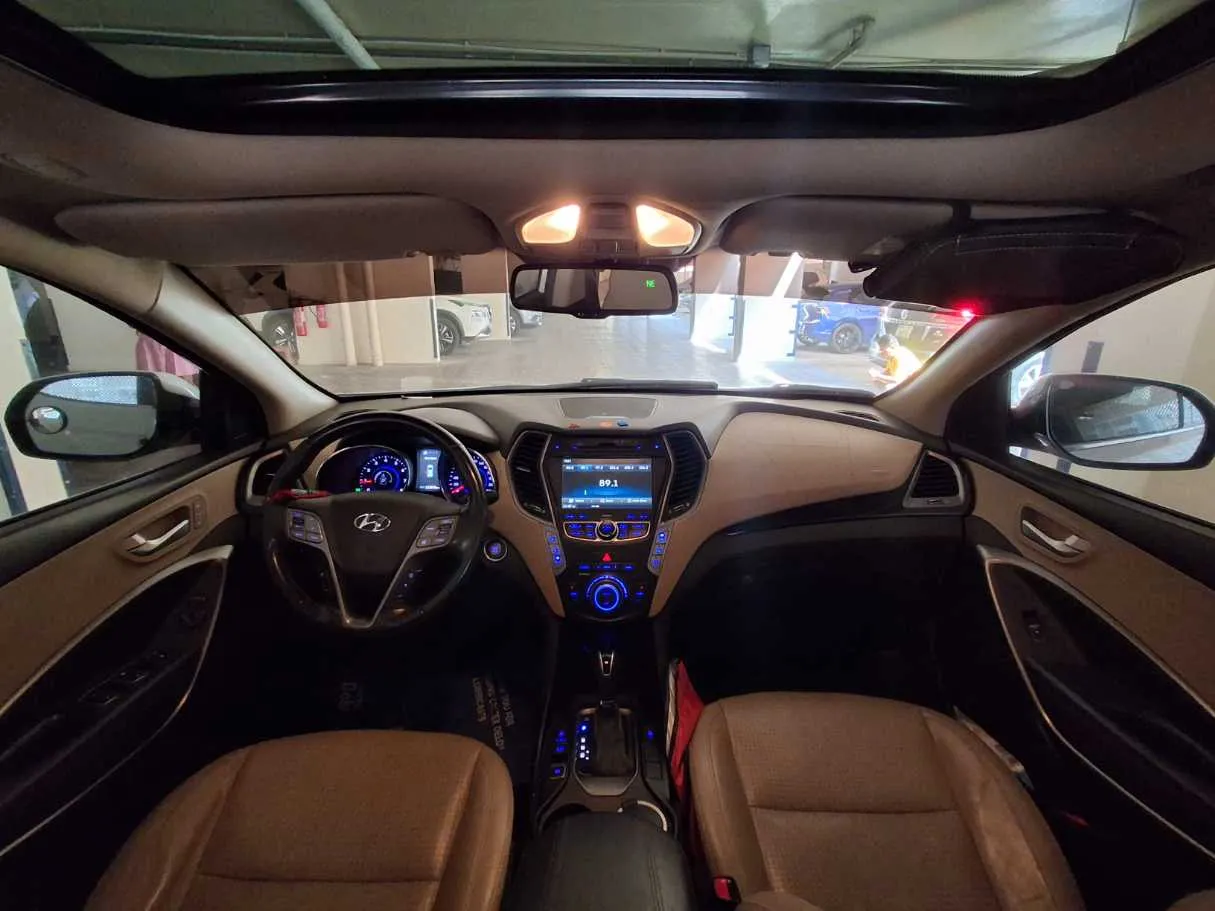 Car image 19