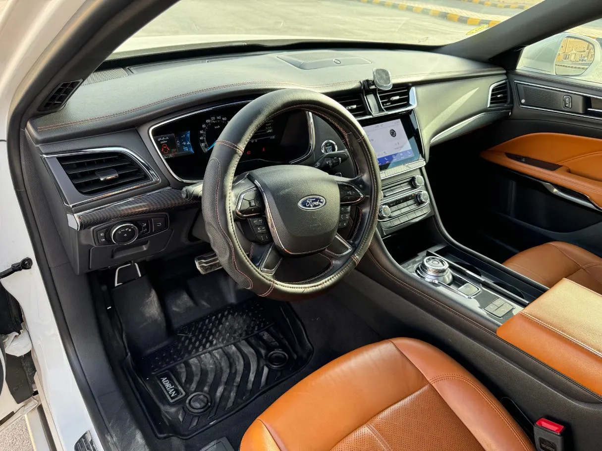 Car image 12