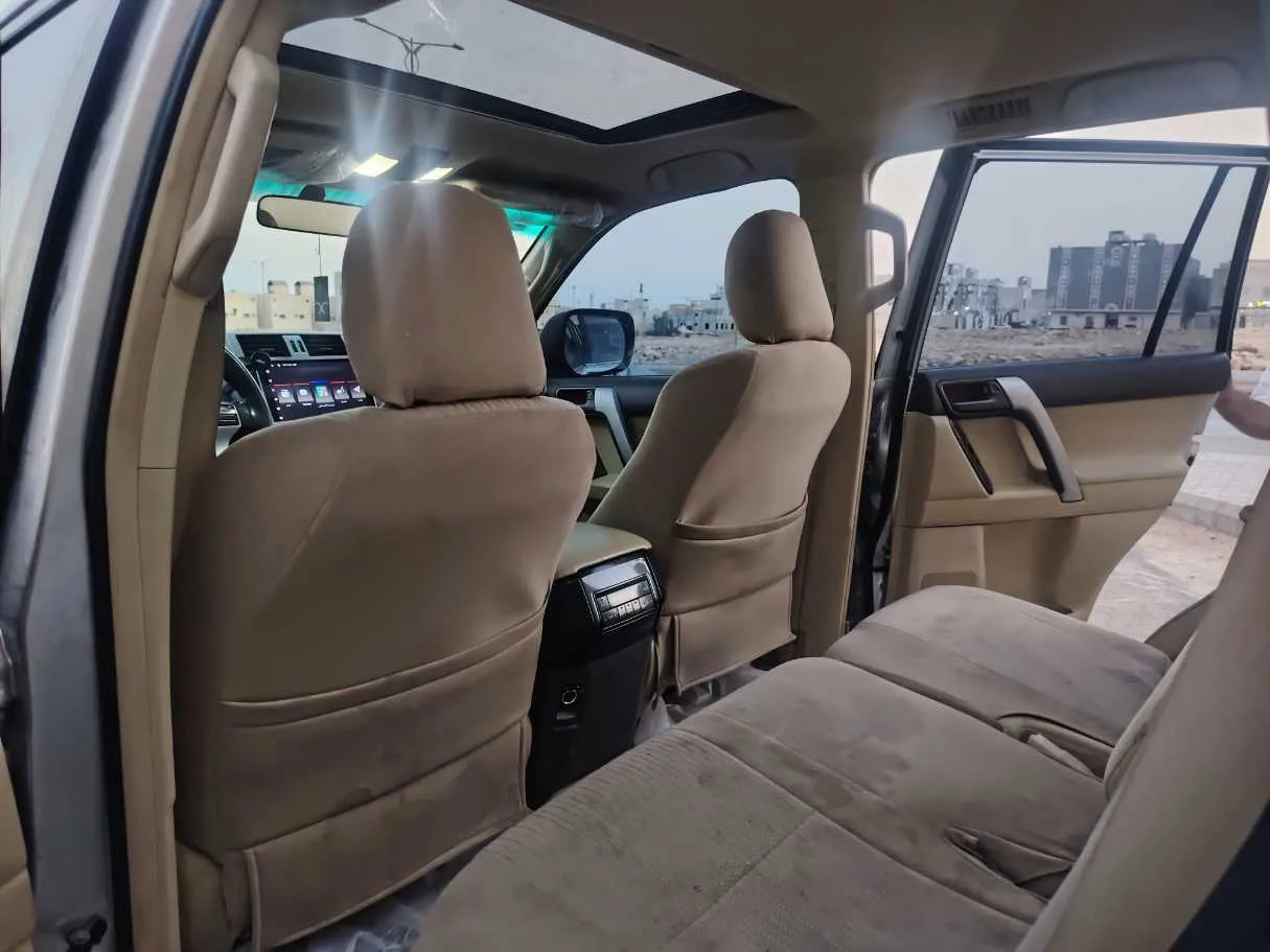 Car image 19