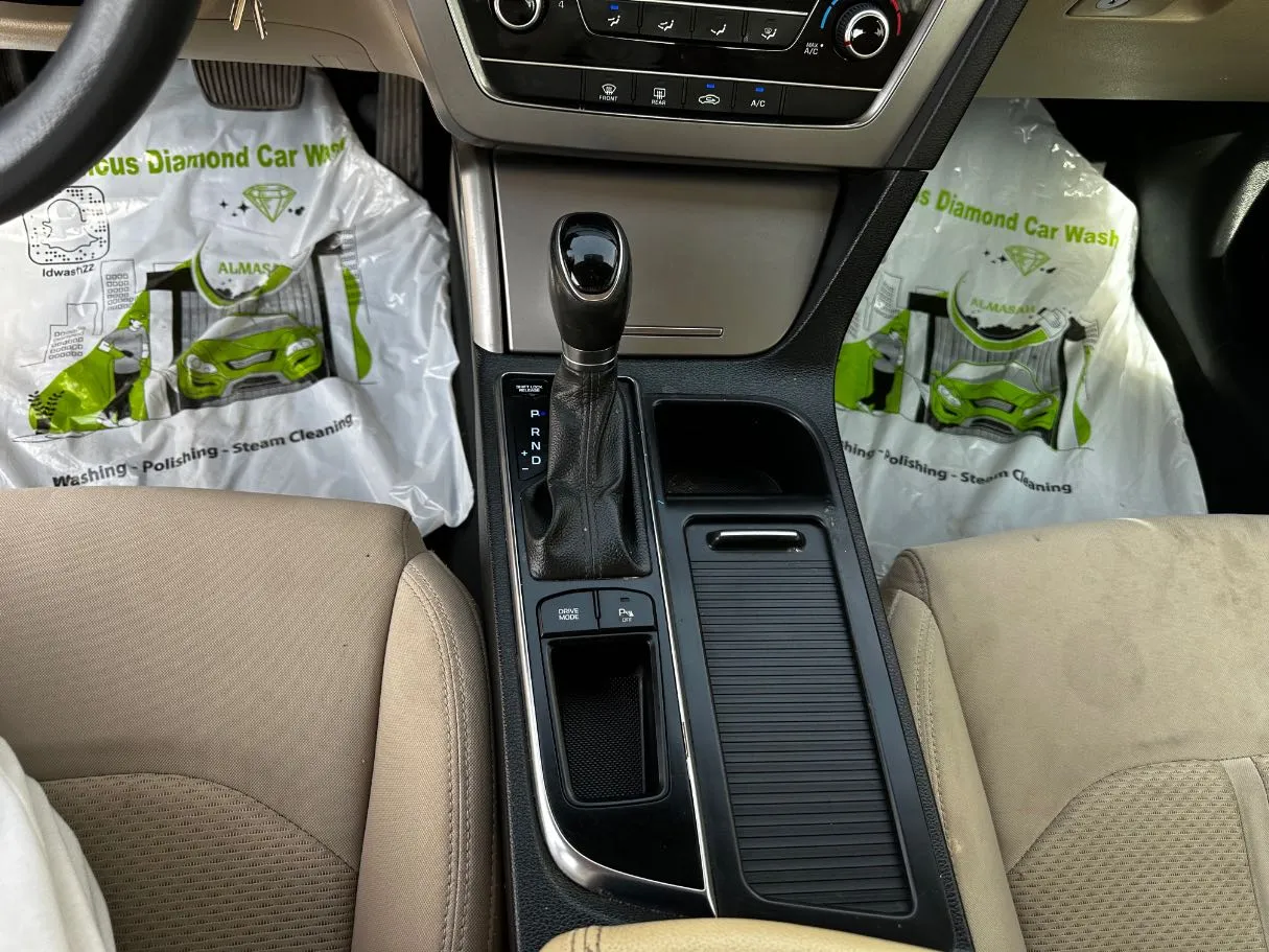 Car image 18