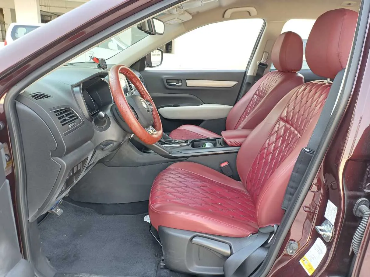 Car image 12