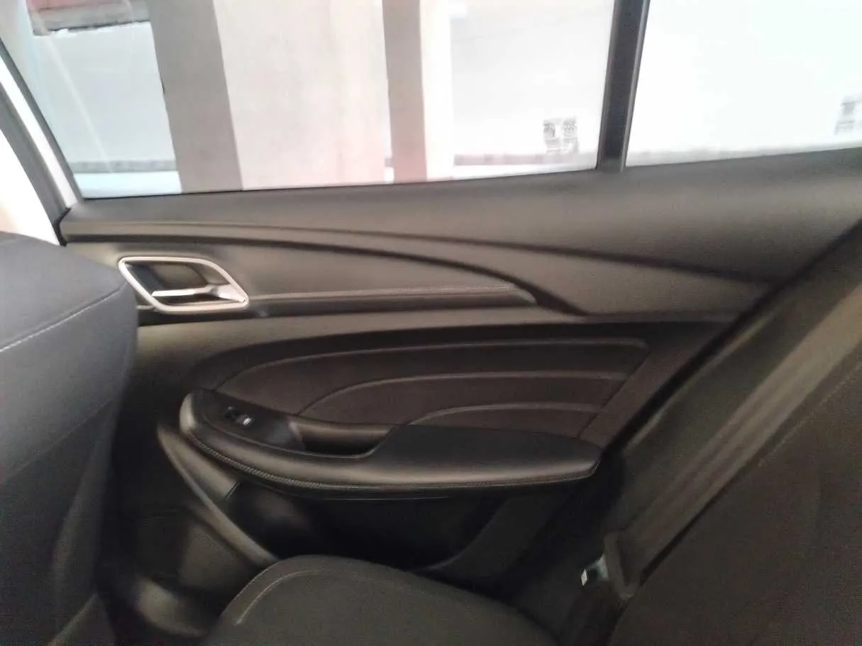 Car image 38