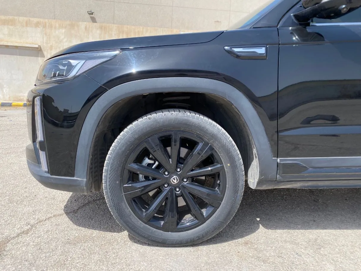 Car image 9