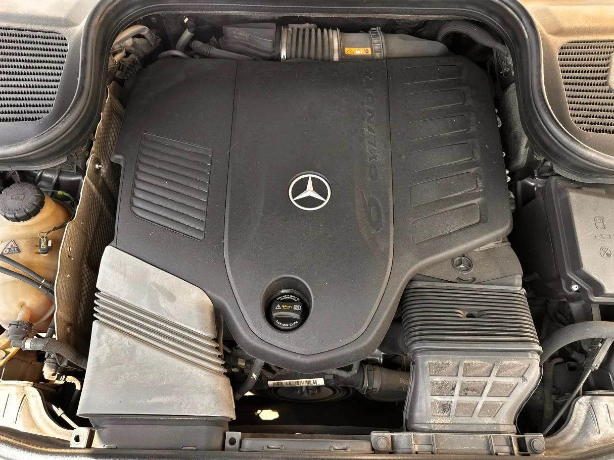 Car image 30