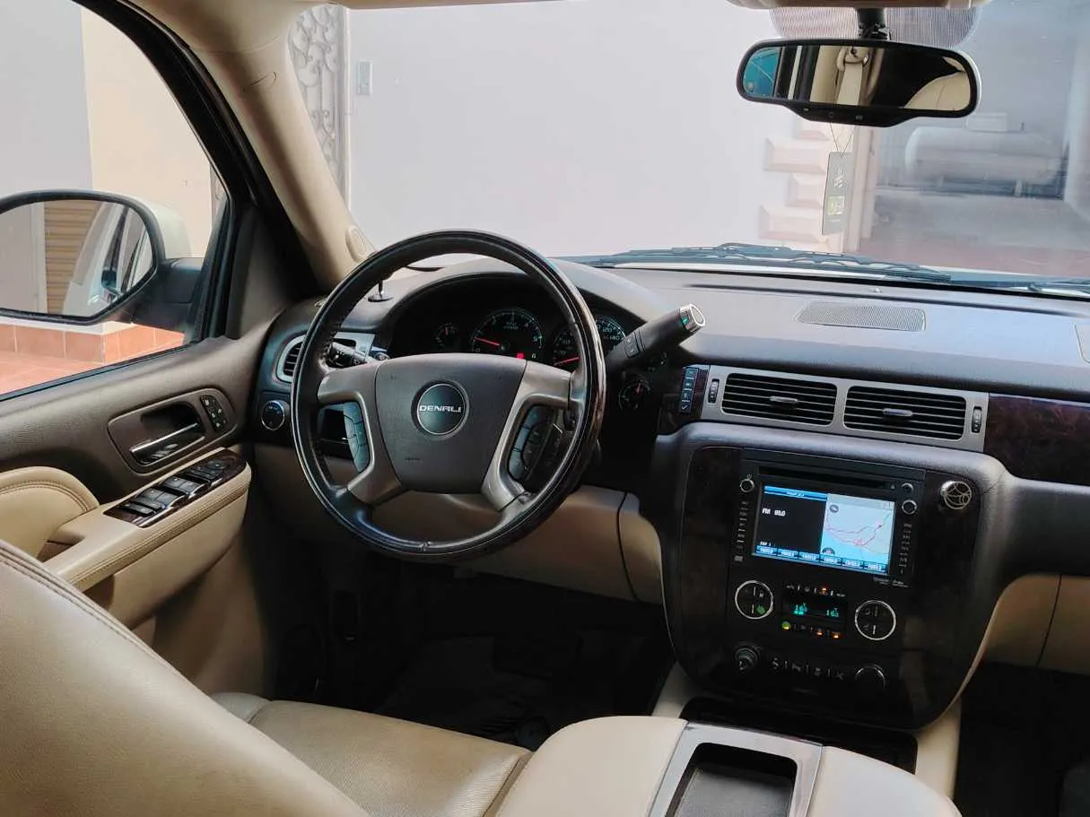 Car image 23