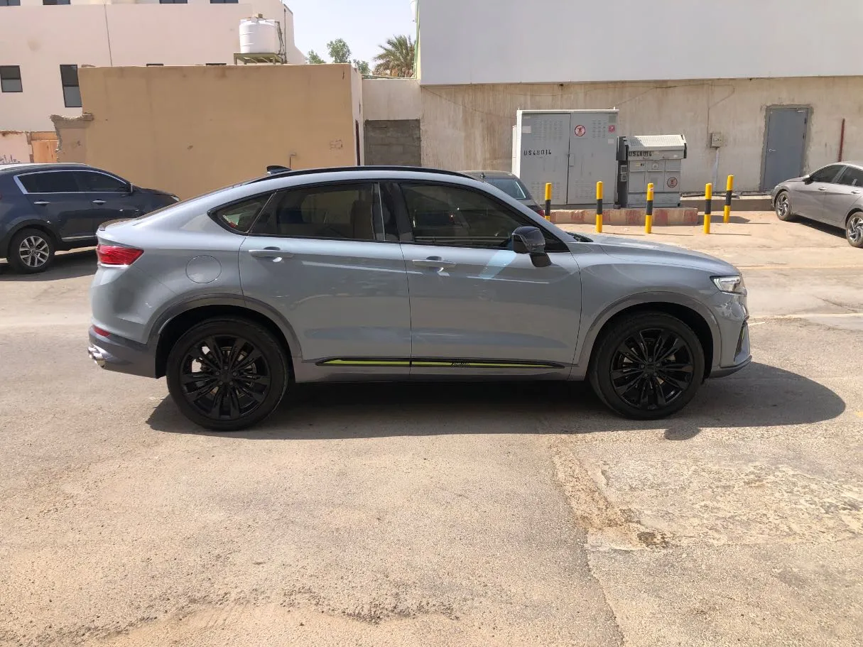 Car image 4
