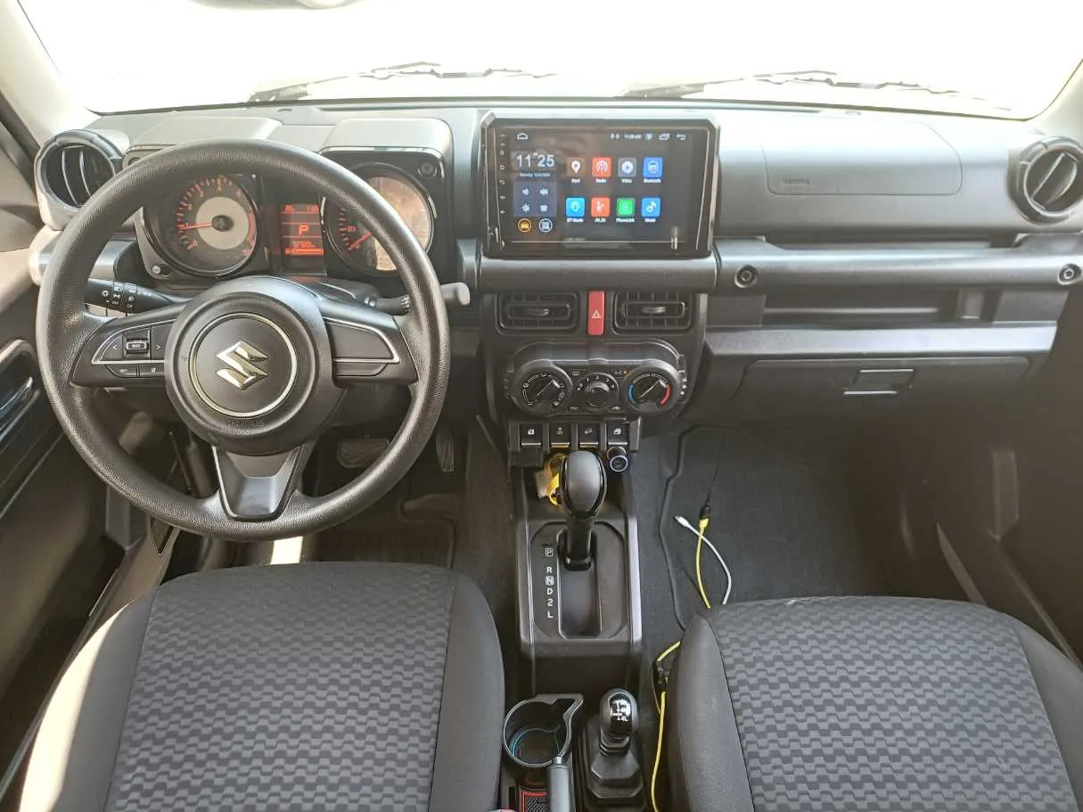 Car image 15