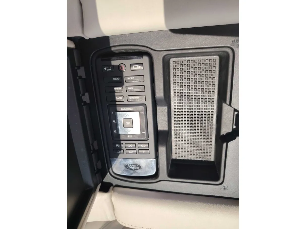 Car image 32