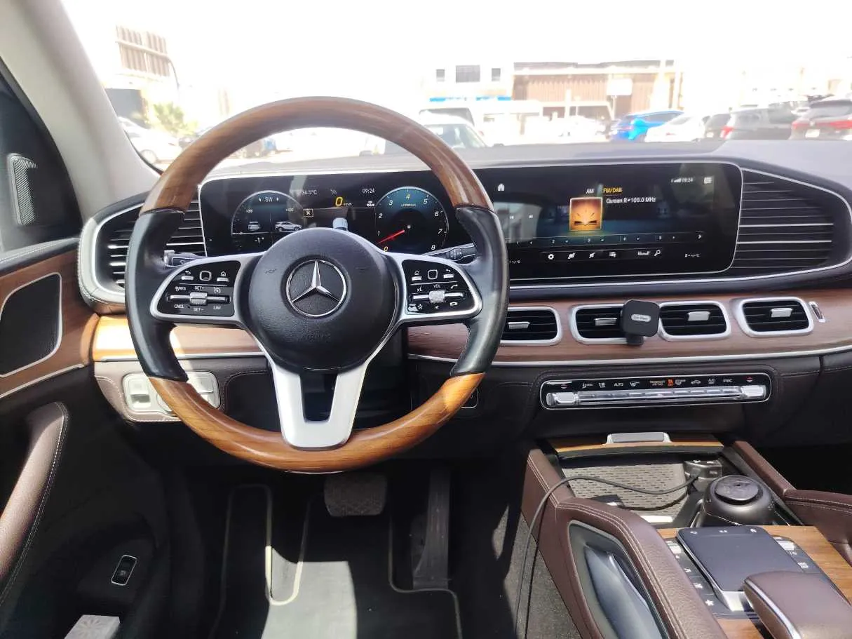 Car image 22