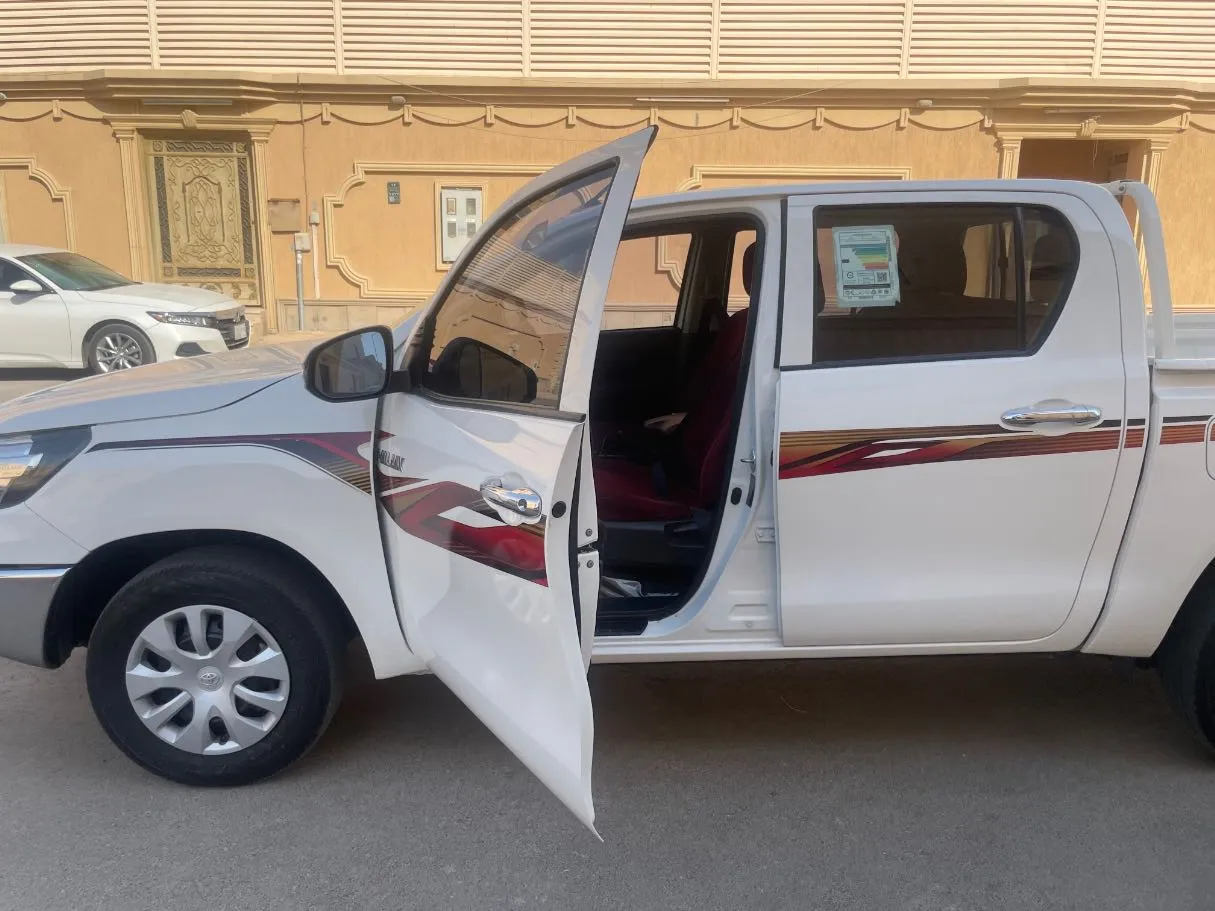 Car image 12